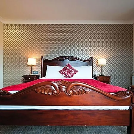 Riverside Hotel